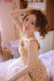 花枝招展的美女写真照片