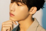 Dong Sicheng's handsome photos with light and shadow