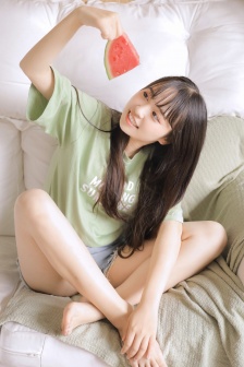 可爱文静美少女写真图片