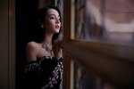 Dilireba sexy photo pictures in black velvet dress