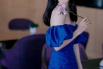 Song Qian's charming and sexy photo of off-shoulder dress