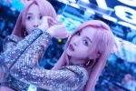 Wu Xuanyi pink hair sexy photo pictures