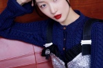 Zhou Dongyu's charming and sexy photos in slit long skirt