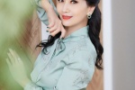 Zhao Yazhi elegant and dignified photo in printed shirt