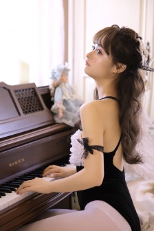 白絲美女女僕裝扮妖嬈性感寫真