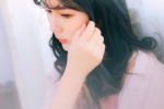 清冷气质美女小露香肩性感写真