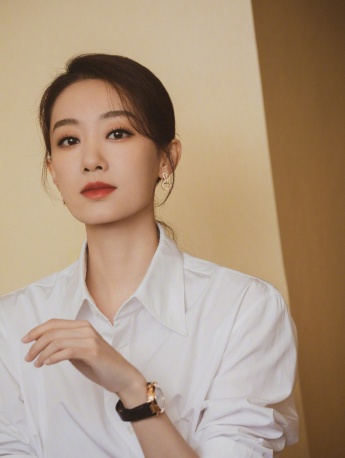 张小斐白衬衫优雅气质写真