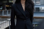 Ouyang Nana glamorous and sexy photo in deep V suit