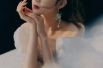 Zhang Yifan's elegant gauze skirt sexy magazine photo