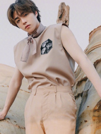 陳立農俊逸清新帥氣寫真圖片