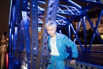 Liu Yuxin cool fashion photo pictures in blue suit