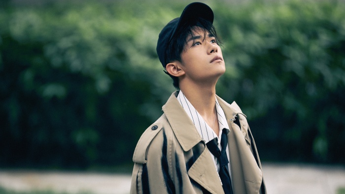 易烊千璽街拍寫真圖片桌麵壁紙