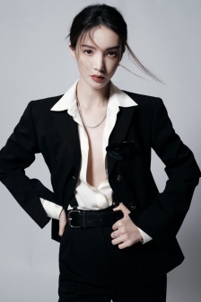 金晨深V真空西装大胆性感写真