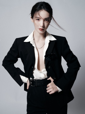 金晨深V真空西裝大膽性感寫真