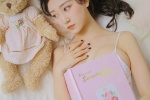 白嫩美女性感吊帶裙誘惑養眼寫真