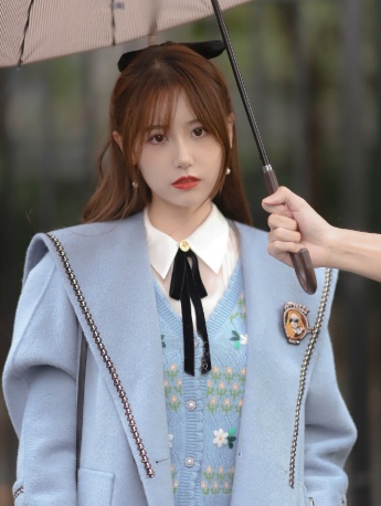 一栗小莎子靈動可愛街拍照圖片