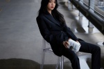 Ouyang Nana glamorous and sexy photo in deep V suit