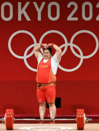 Li Wenwen wins gold medal in weightlifting women's 87kg and above
