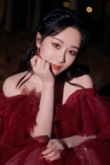 Yang Zi Hunan Satellite TV New Year's Eve Party 2022 Pictures