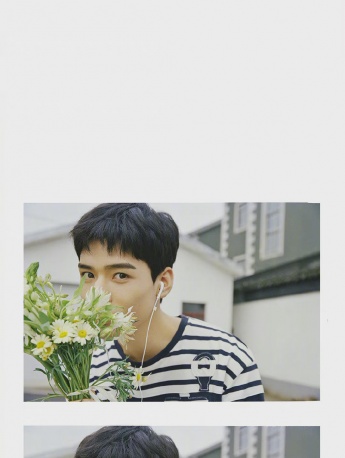 Gong Jun's handsome magazine photo with printed shirt