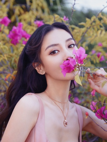 Angelababy sexy sexy photo in pink dress
