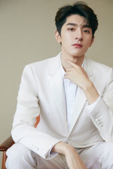 Lin Yi's handsome pictures at the 34th Golden Rooster Awards