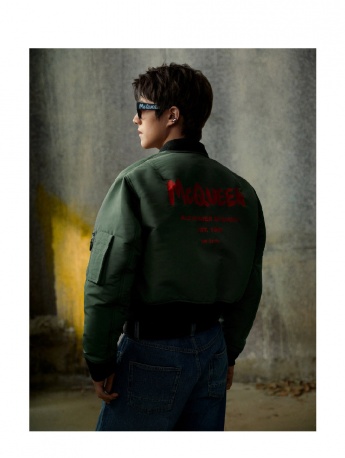 劉昊然儒雅帥氣代言寫真照