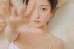白嫩美女性感吊帶裙誘惑養眼寫真