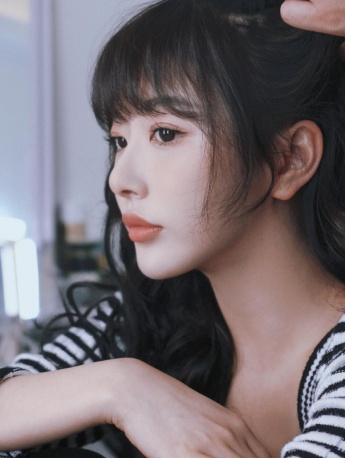 Beauty Kong Xueer selfie pictures