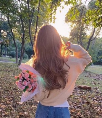 适合夏季用的女生背影头像