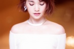 Rainie Yang glamorous and sexy photo in one-shoulder dress