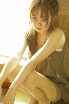 文艺性感少女美腿诱惑大胆写真