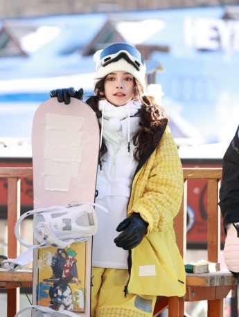 Angelababy《super fun ski convention》pictures