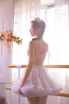 裸背舞蹈纱裙美女优雅性感写真