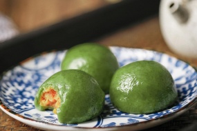 Traditional snack Qingtuanzi pictures desktop wallpaper