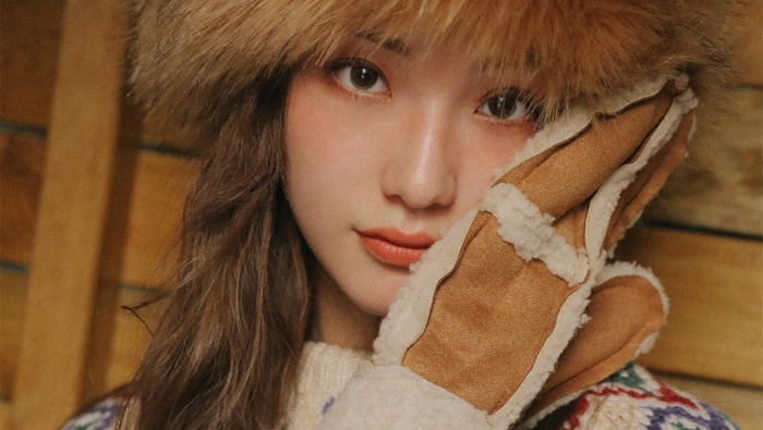 明朗可愛少女冬日寫真壁紙