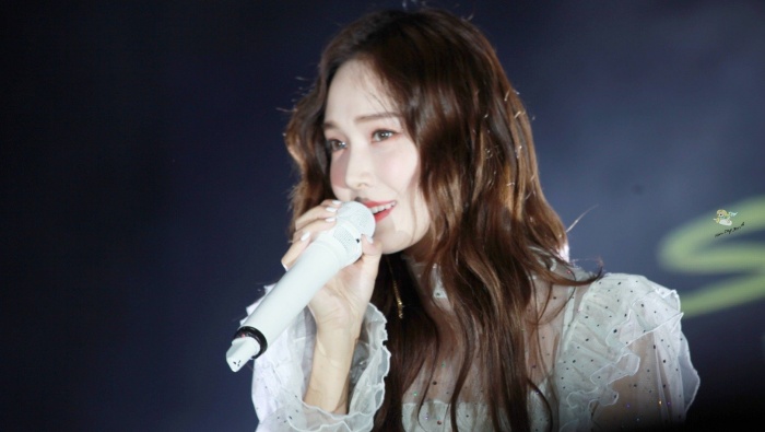 Jessica Jung singing live computer wallpaper