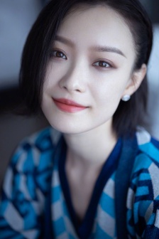 Ni Ni fashion sexy photo in blue printed suit