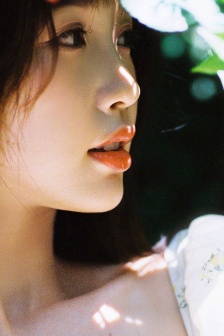 虞书欣可爱俏皮手机壁纸