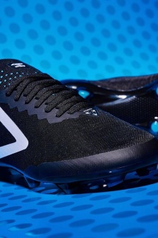 Umbro black and blue Velocita6 details