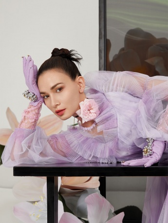 Lu Jingshan's elegant and sexy magazine photos