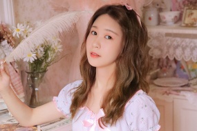 森系美女唯美写真桌面壁纸