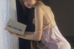 欧美美女性感吊带睡裙写真图片