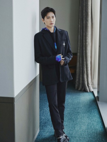 Yang Yang's handsome pictures and photos in e-sports activities