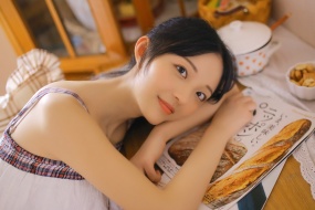Photos of beautiful women with fair skin as desktop wallpapers