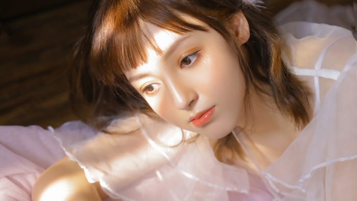 清新淡雅小仙女写真桌面壁纸