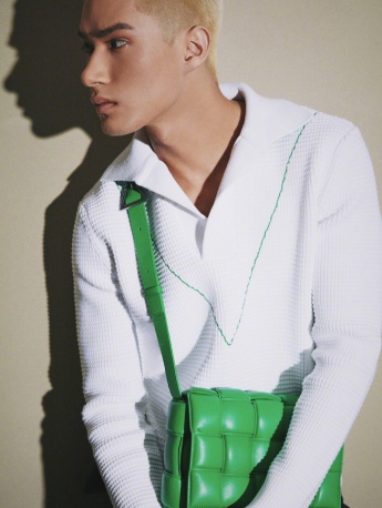 米卡時尚代言帥氣海報圖片