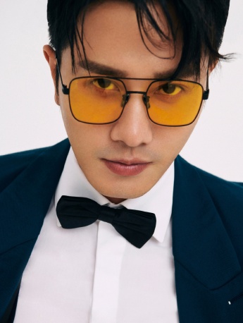 彭冠英極簡色彩帥氣寫真圖片