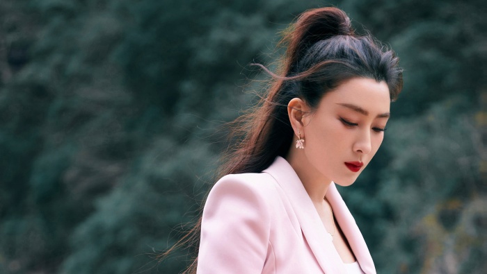 Ma Su's temperament and capable photo desktop wallpaper wallpaper