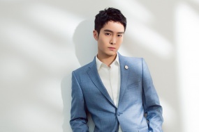 Sheng Yilun HD computer desktop wallpaper picture